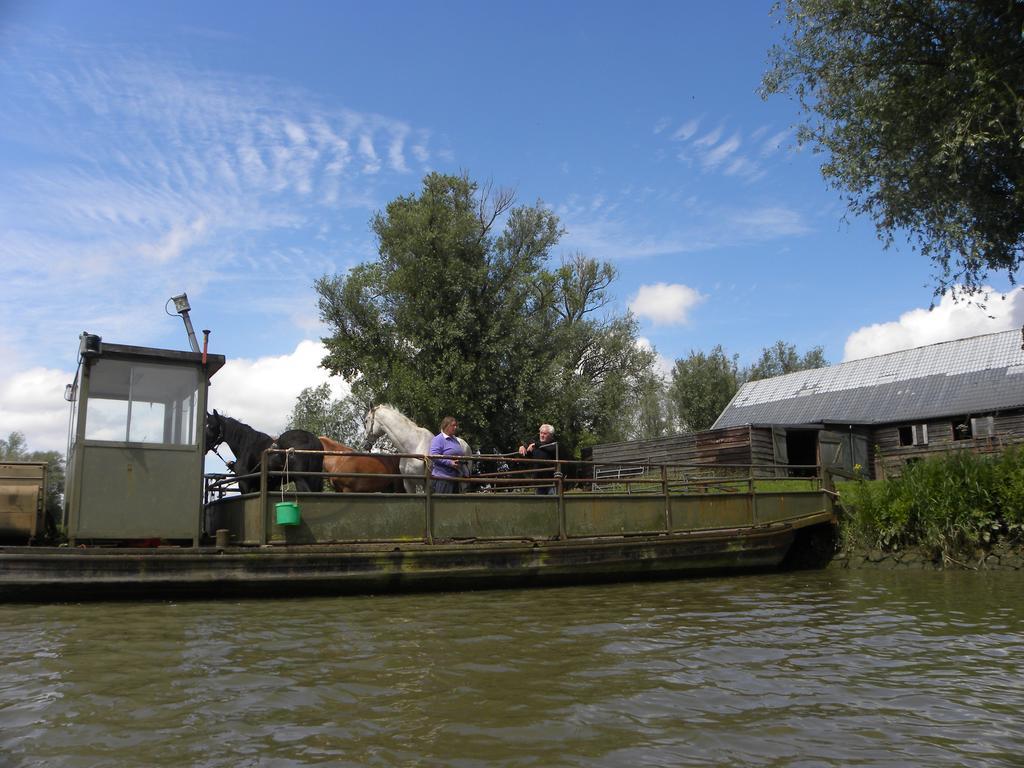 De Brabantse Biesbosch Hotel Werkendam Kültér fotó