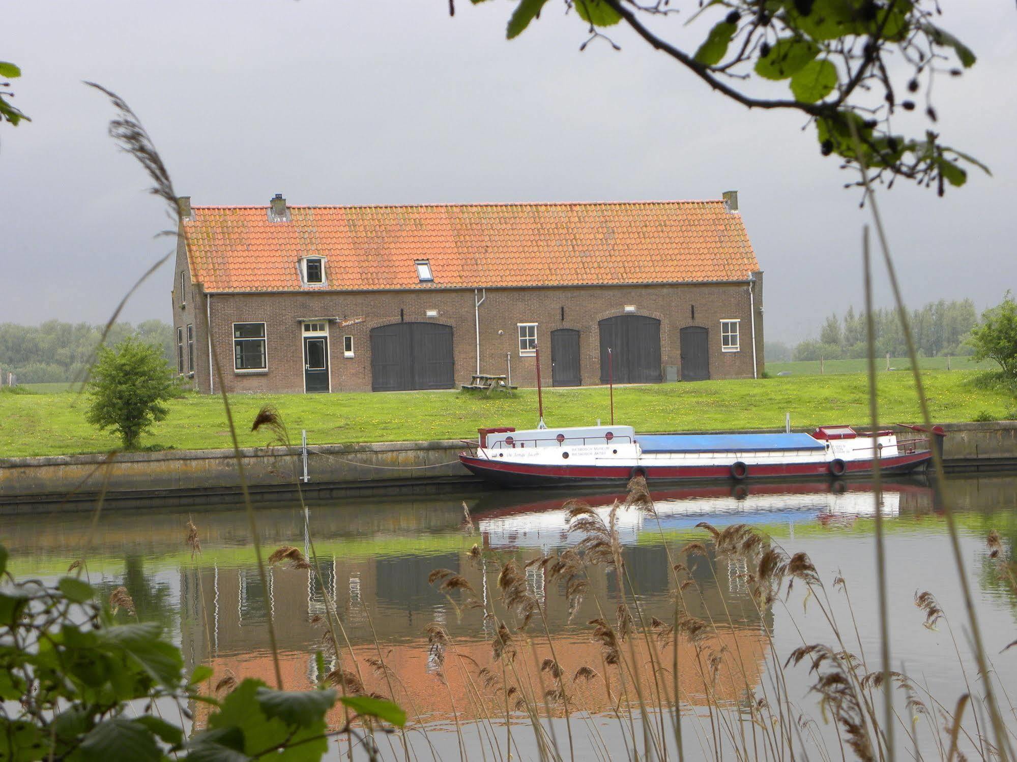 De Brabantse Biesbosch Hotel Werkendam Kültér fotó