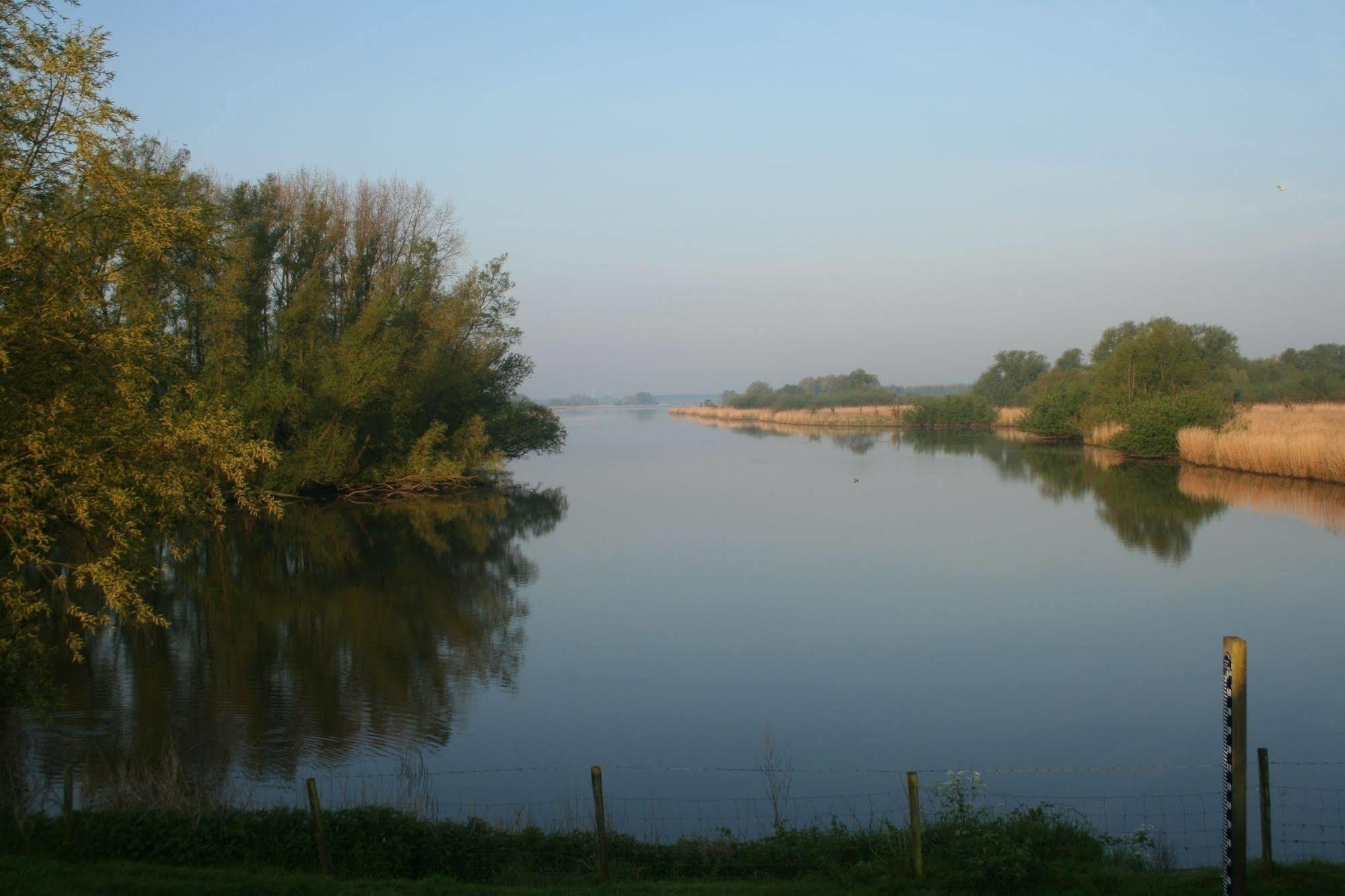 De Brabantse Biesbosch Hotel Werkendam Kültér fotó